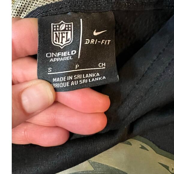 Youth Denver Bronco's Nike 2020 Salute to Service Performance Hoodie, Small - Picture 4 of 9